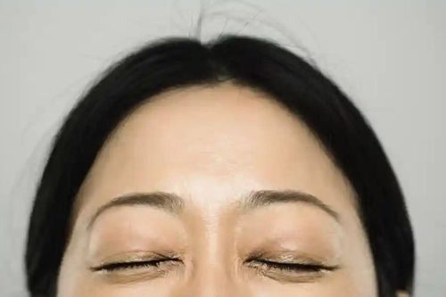 Vì sao ngày càng có nhiều người Nhật tham gia các lớp học cười?