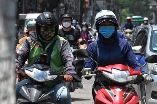Nắng nóng rát rạt kèm chỉ số tia cực tím màu đỏ sẫm