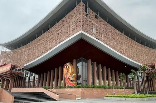 Độc, lạ nhưng vẫn phải hợp lý, hợp tình