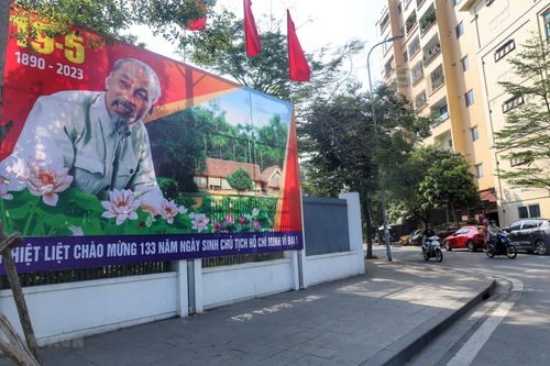 Hà Nội rực sắc cờ hoa kỷ niệm 133 năm Ngày sinh Chủ tịch Hồ Chí Minh