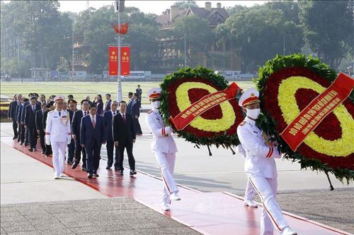 Lãnh đạo Đảng và Nhà nước vào Lăng viếng Chủ tịch Hồ Chí Minh
