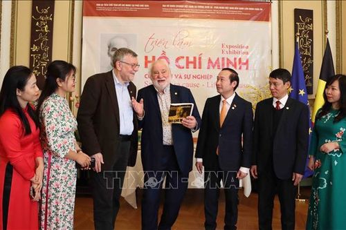 Giới học giả Bỉ ca ngợi vị lãnh tụ vĩ đại của dân tộc Việt Nam