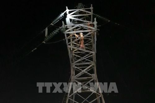 Quảng Ninh khẩn trương khắc phục sự cố đường dây 110kV cấp điện do ảnh hưởng cháy rừng