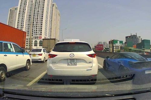 Dân mạng xôn xao với loạt siêu xe đi vào làn khẩn cấp đường Vành đai 3