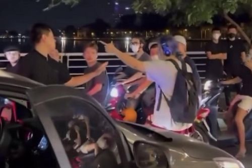 Nguyên nhân vụ cô gái trẻ xông vào 'tung chưởng' với 3 thanh niên ở Hồ Tây, có liên quan đến đánh ghen?