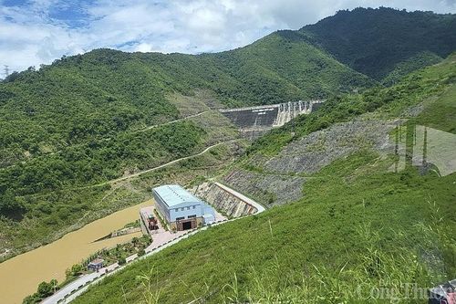 Hồ thủy điện Bản Vẽ về mực nước thấp, căng thẳng cao điểm mùa nắng nóng tại Nghệ An