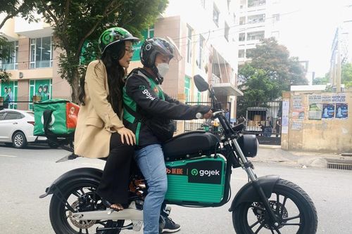 Lần đầu tiên tại Việt Nam, xe máy điện được đưa vào sử dụng trong dịch vụ gọi xe công nghệ