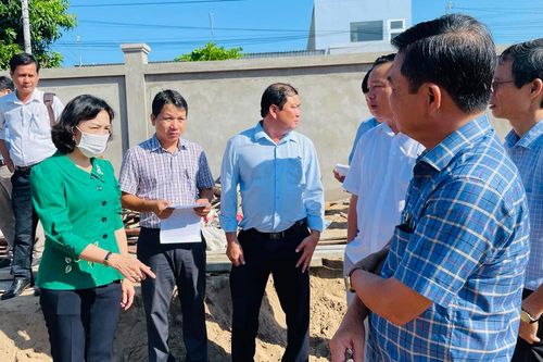 Phó Chủ tịch UBND tỉnh An Giang Nguyễn Thị Minh Thúy kiểm tra tình hình giải ngân vốn đầu tư công trên địa bàn huyện Thoại Sơn