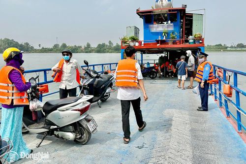 Chấn chỉnh hoạt động các bến khách ngang sông