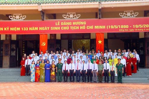 Dâng hương kỷ niệm 133 năm Ngày sinh Chủ tịch Hồ Chí Minh