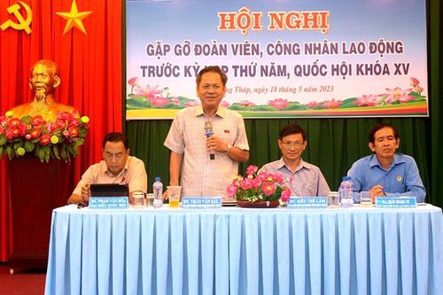 Đại biểu Quốc hội tỉnh Đồng Tháp gặp gỡ đoàn viên, công nhân lao động