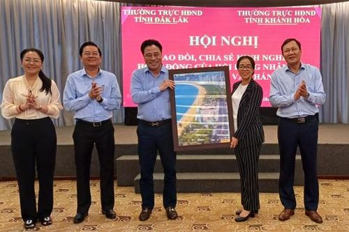 Thường trực HĐND tỉnh Khánh Hòa và tỉnh Đắk Lắk trao đổi, chia sẻ kinh nghiệm trong hoạt động HĐND