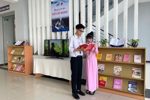 Đoàn Trường Đại Học Tôn Đức Thắng - Phân hiệu Khánh Hòa:: Thực hiện 'Không gian văn hóa Hồ Chí Minh'