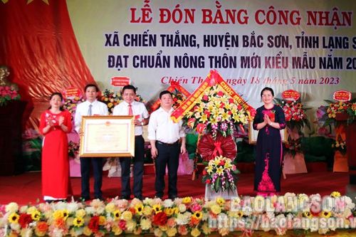 Xã Chiến Thắng đón bằng công nhận đạt chuẩn nông thôn mới kiểu mẫu