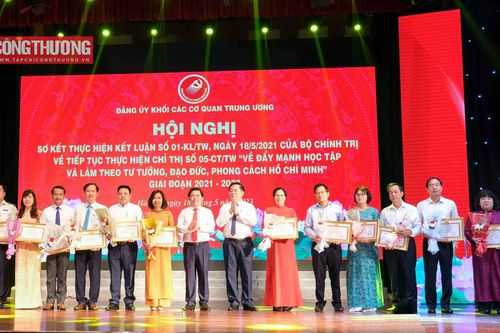 Hai Chi bộ thuộc Đảng bộ Bộ Công Thương được Đảng ủy Khối các cơ quan TW tặng bằng khen