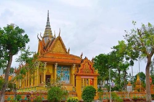 Sư sãi và phật tử người Khmer ở Thạnh Phú tạo nên sự khởi sắc cho vùng quê