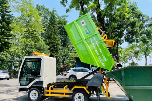 Thí điểm sử dụng 6 xe tải điện thu gom rác đầu tiên ở TP Huế