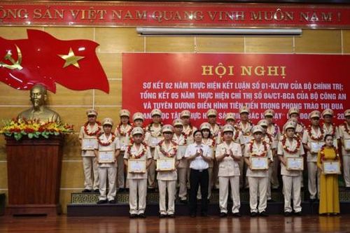 Công an Quảng Bình tuyên dương các điển hình học tập, làm theo Sáu điều Bác dạy