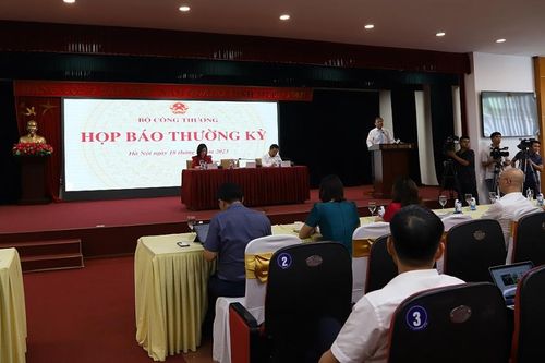 Nhiều vấn đề 'nóng' tại họp báo thường kỳ Bộ Công Thương