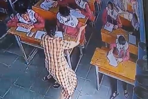 Nữ giáo viên tát học sinh trong giờ kiểm tra vì nghi sử dụng 'phao'