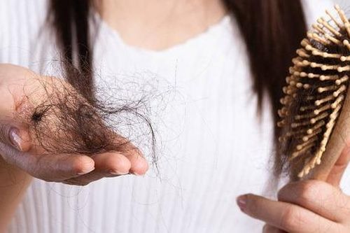 Ba thói quen ăn uống khiến tóc ngày càng rụng