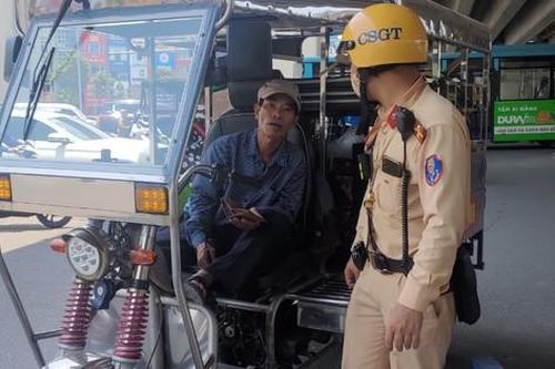 Bất chấp bị xử phạt, xe ba gác tự chế vẫn tung hoành trên các tuyến phố thủ đô