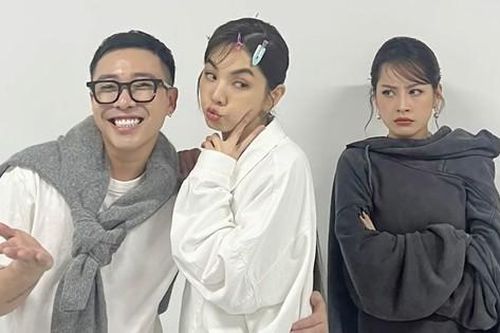 Màn đổi trang phục bất đắc dĩ của Chi Pu và stylist Hoàng Ku ở hậu trường Đạp Gió 2023