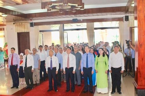 Lãnh đạo tỉnh Bình Thuận viếng Bác tại Bảo tàng Hồ Chí Minh - Chi nhánh Bình Thuận