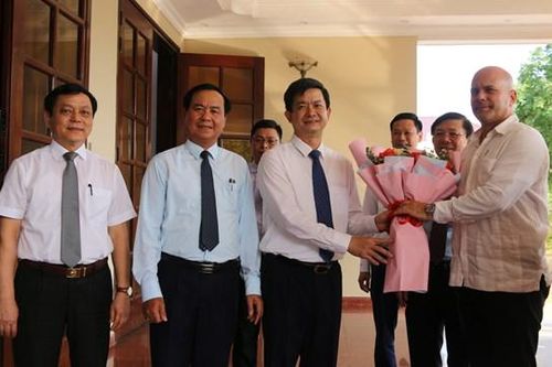 Đoàn đại biểu cấp cao Ủy ban Bảo vệ Cách mạng Cuba chào xã giao lãnh đạo tỉnh Quảng Trị