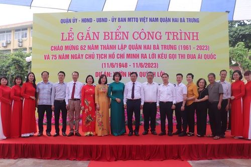 Quận Hai Bà Trưng: Gắn biển công trình chào mừng 62 năm Ngày thành lập quận