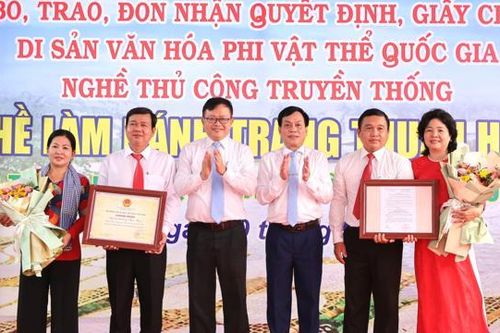 Nghề làm bánh tráng Thuận Hưng được công nhận Di sản văn hóa phi vật thể