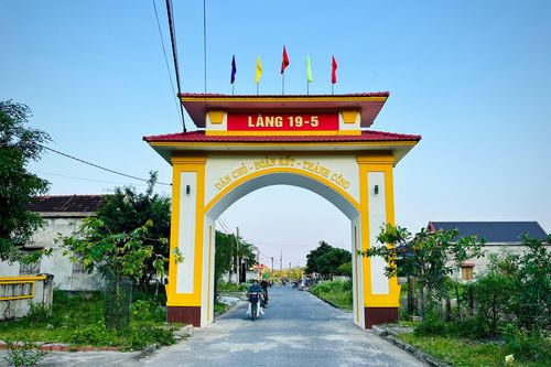 Ngôi làng đặc biệt mang tên 19 tháng 5 ở vịnh Hòn La