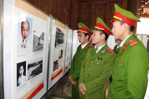 Tháng Năm về thăm Làng Sen quê Bác