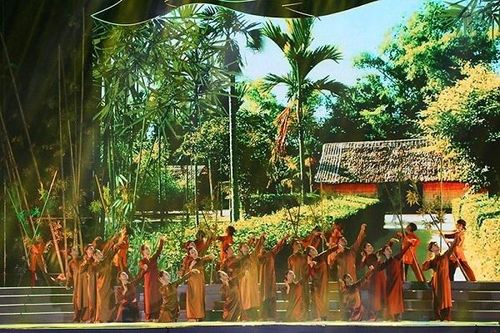 Sâu lắng chương trình nghệ thuật đặc biệt 'Từ làng Sen đến thành phố Hồ Chí Minh'
