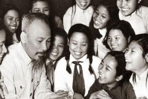 Tỏa sáng giá trị dân tộc và thời đại của di sản Hồ Chí Minh