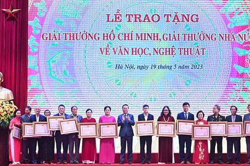 Chủ tịch nước Võ Văn Thưởng dự lễ trao tặng Giải thưởng Hồ Chí Minh, Giải thưởng Nhà nước về văn học, nghệ thuật