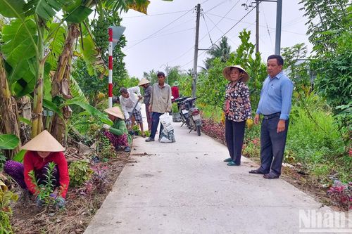 Chi bộ ấp ở Vĩnh Long được tuyên dương học theo Bác