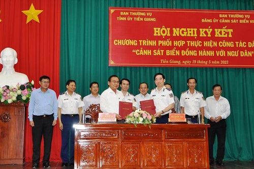 Tiền Giang và Cảnh sát biển Việt Nam ký kết phối hợp