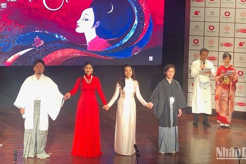 Nghệ sĩ Nhật Bản hát opera bằng tiếng Việt trong vở diễn về công nữ nhà Nguyễn