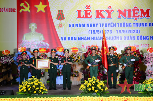 Trung đoàn Bộ binh 82, Sư đoàn 355 (Quân khu 2) đón nhận Huân chương Quân công hạng Ba và kỷ niệm 50 năm Ngày truyền thống