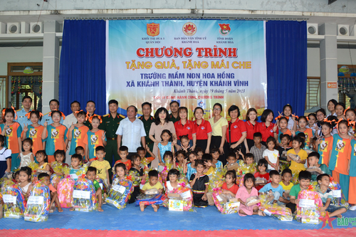 Niềm vui của cô và trò Trường mầm non Hoa Hồng