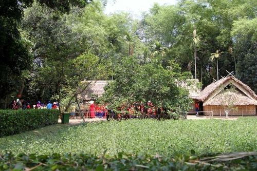 Triệu triệu trái tim hướng về quê Bác