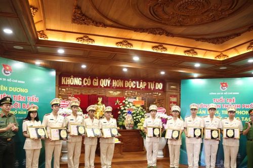 Công an TPHCM tuyên dương 42 gương làm theo lời Bác
