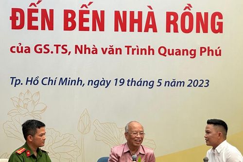 Ra mắt ấn phẩm 'Từ Làng Sen đến Bến Nhà Rồng'