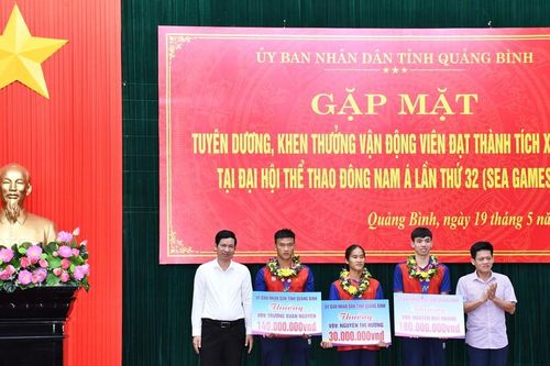Quảng Bình: Khen thưởng kình ngư Nguyễn Huy Hoàng và 2 VĐV SEA Games 32