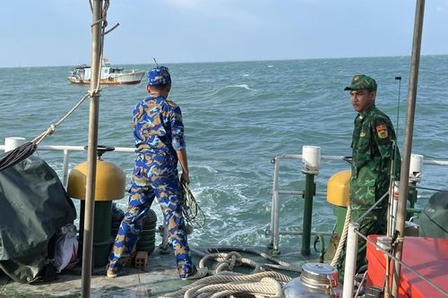 Ứng cứu thành công tàu bị nạn khi đang làm nhiệm vụ trên biển