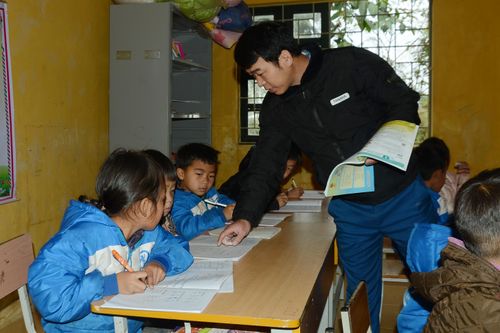 'Chảy máu' nhân lực giáo dục vùng khó (bài 1)
