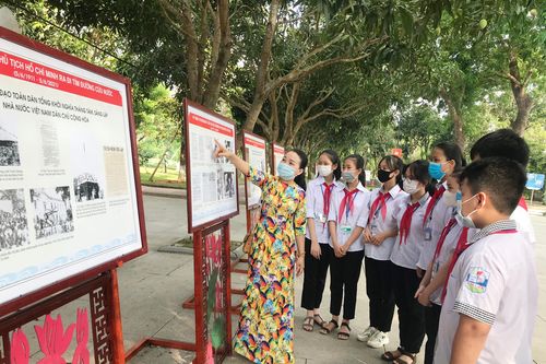 Học tập và làm theo gương Bác từ điều nhỏ nhất