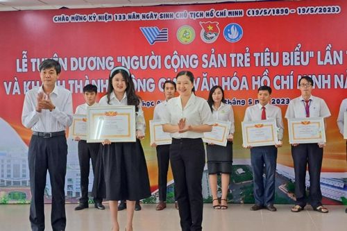 Tuyên dương cá nhân đạt danh hiệu 'Người Cộng sản trẻ tiêu biểu'