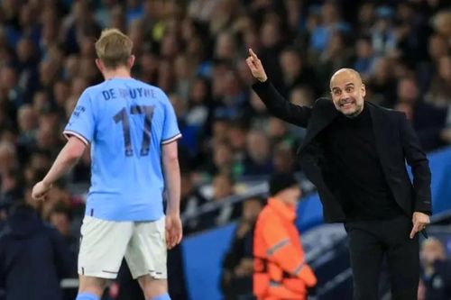 Tiền vệ De Bruyne làm điều khó tin với HLV Pep Guardiola
